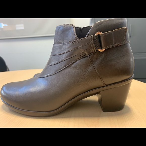 blondo alexia naturalizer